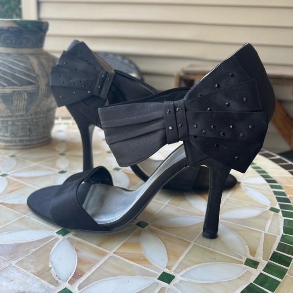 Black heels - Picture 2 of 4